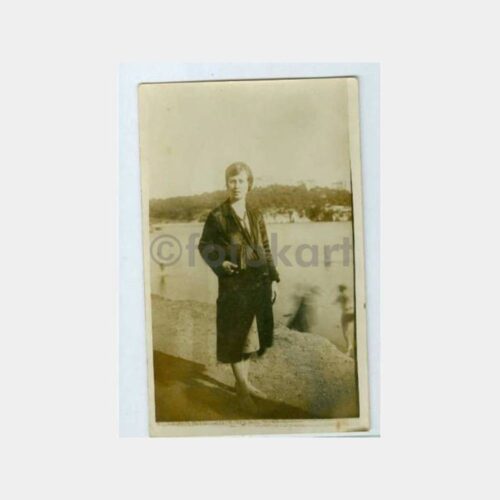 1928 Heybeliada Sahili Kadın Fotoğraf