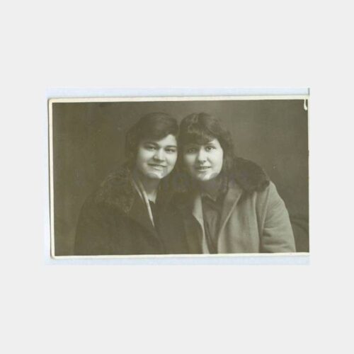 1928 İzmir Buca İki Genç Kız Görünüş Fotoğraf