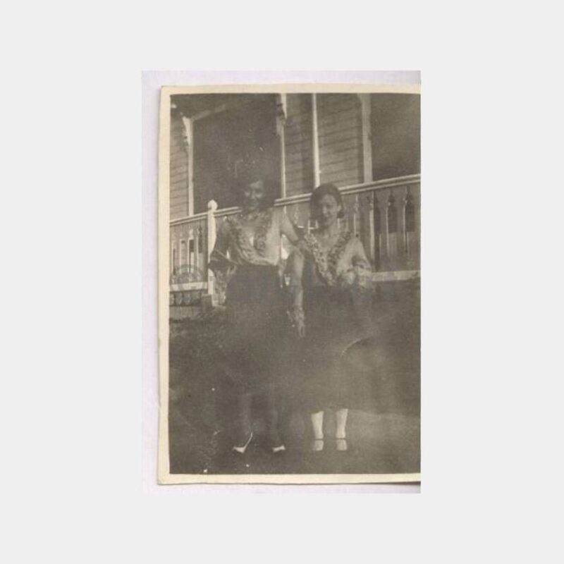 Tarihi Ev Önünde Kadınlar Fotoğraf