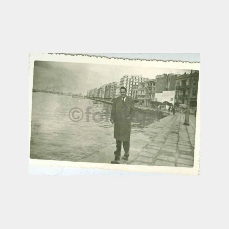1962 Selanik Rıhtımda Bay Fotoğraf