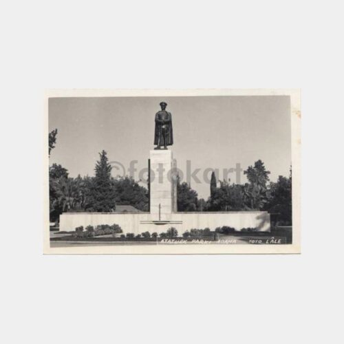1964 Adana Park Atatürk Heykeli Genel Görünüş Fotoğraf