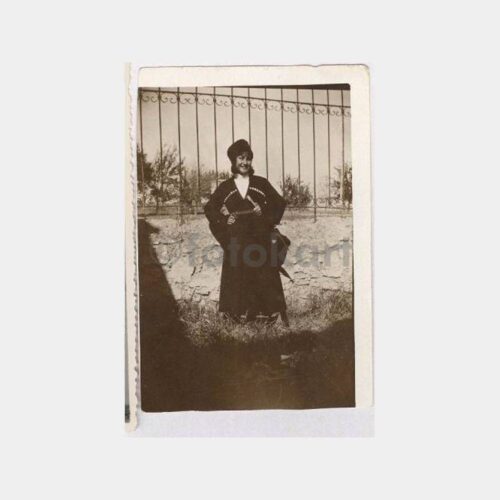 1932 Tarihi Ev Kafkas Kız Görünüş Fotoğraf