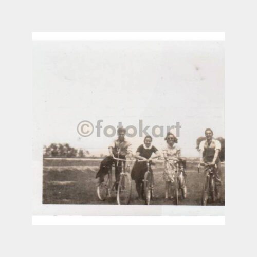 1940 Bisikletli Gençler Konulu Fotoğraf