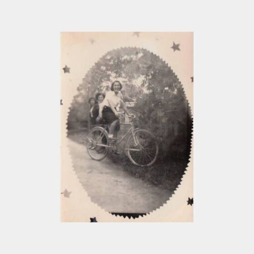 1940 Bisikletli Kız Fotoğraf