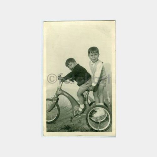 1952 Bisikletli Çocuklar Konulu Fotoğraf