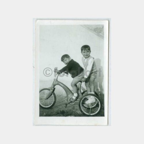 1940 Bisikletli Çocuklar Konulu Fotoğraf