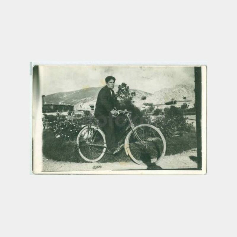 1932 Keçiborlu Park - Bisikletli Genç Fotoğraf