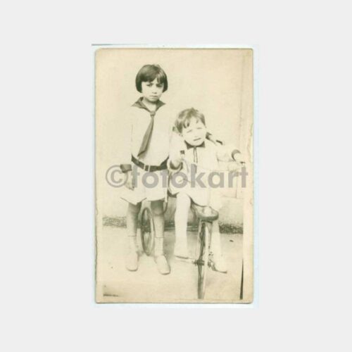 1933 Bisikletli Çocuk ve Ablası Görünüş Fotoğraf