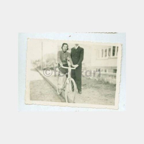 1940 Bisikletli Genç Kız Fotoğraf