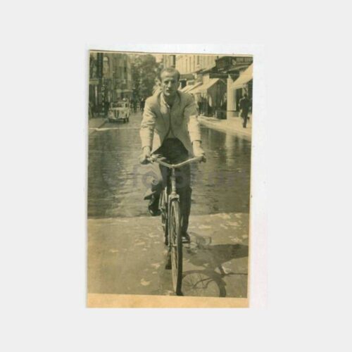 1940 Bisikletli Genç Konulu Fotoğraf