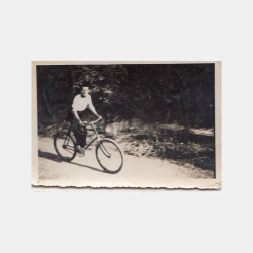 1948 Bisikletli Genç Konulu Fotoğraf