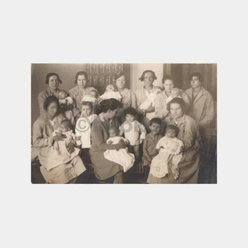 1950 Çocuk Yuvası Bakıcı Hemşireler Fotoğraf