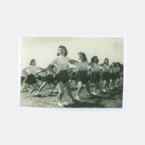 1942 İzmir - 19 Mayıs Spor Kız Öğrenciler Fotoğraf