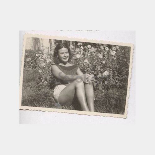Tarihi Ev Bahçesi ve Kadın Görünüş Fotoğraf