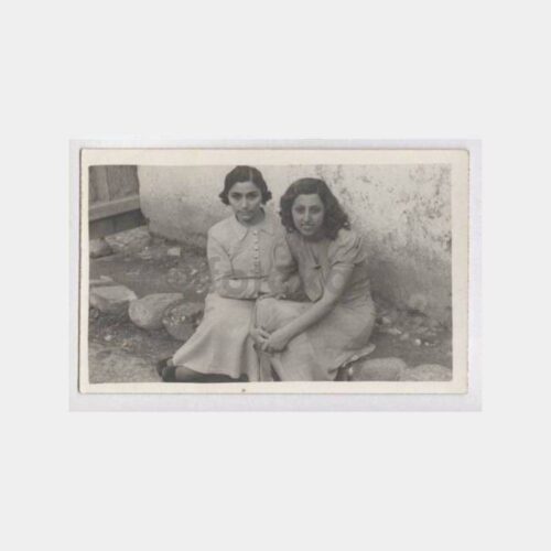 Tarihi Ev Bahçesinde Kadınlar Fotoğraf