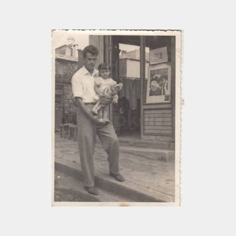 1950 Eskişehir Oyuncaklı Kız Konulu Fotoğraf