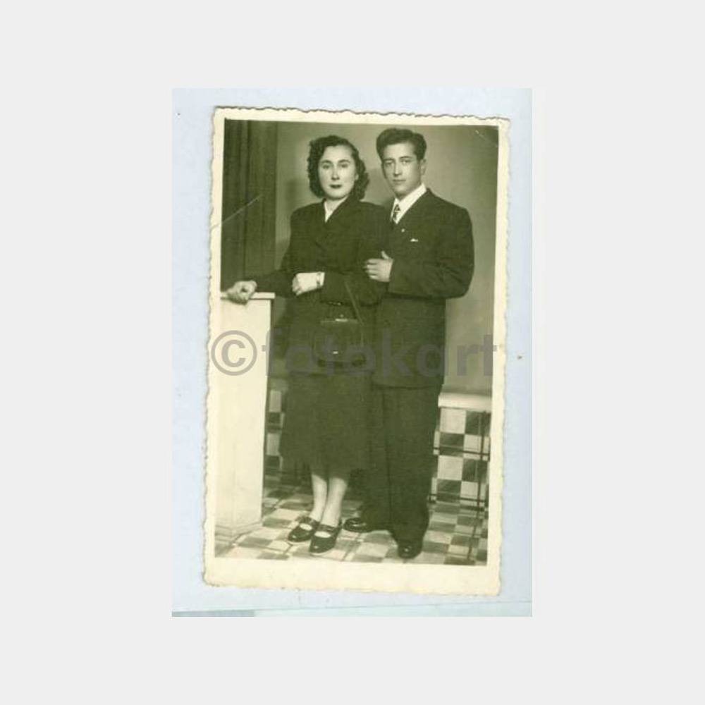 1954 Eskişehir Aile Görünüş Stüdyo Fotoğraf