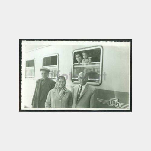 1950 Eskişehir Tren Vagonu Önünde Fotoğraf