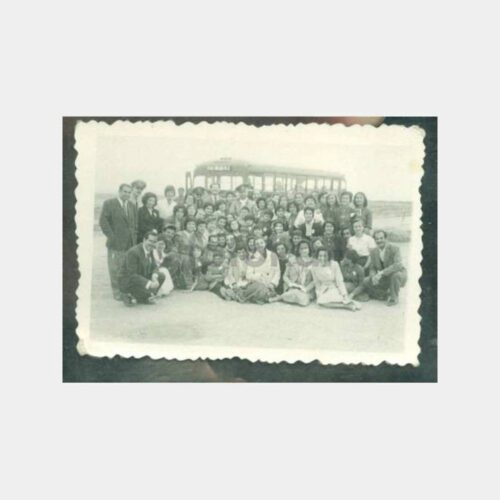 1945 Eskişehir 112. Filo Otobüsü Önünde Grup Fotoğraf