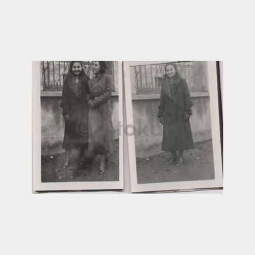 Tarihi Ev Bahçesinde Kadın 2 Adet Fotoğraf