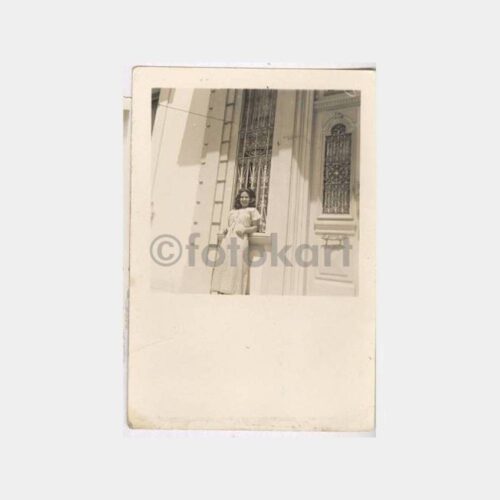 1941 Tarihi Ev Kadın Görünüş Fotoğraf