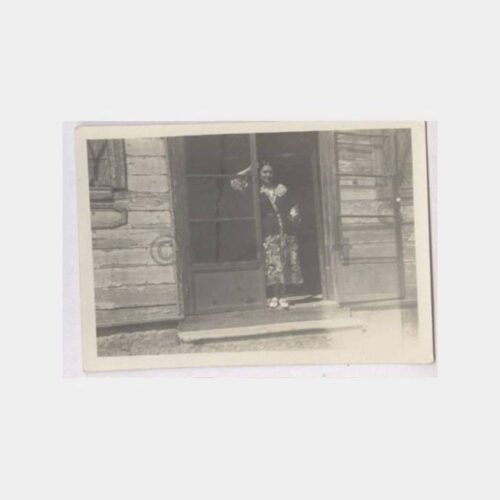 1934 Tarihi Ev ve Kadın Görünüş Fotoğraf