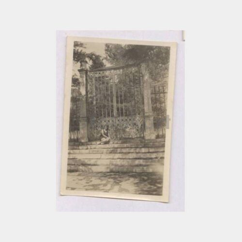 1934 Tarihi Köşk Kapısı Kadın 2 Adet Fotoğraf