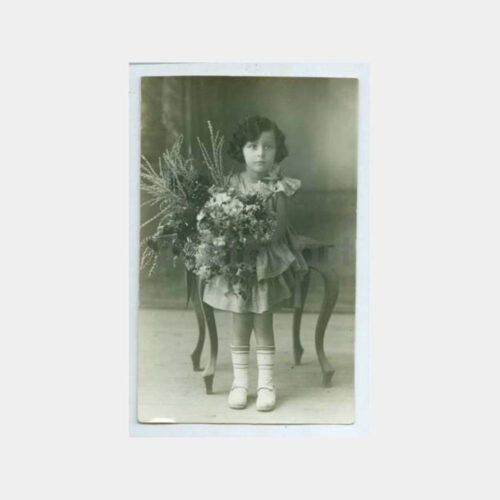 1930 Çiçekli Kız Çocuk Görünüş Stüdyo Fotoğraf