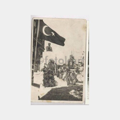 Atatürk Büstü Konulu Fotoğraf