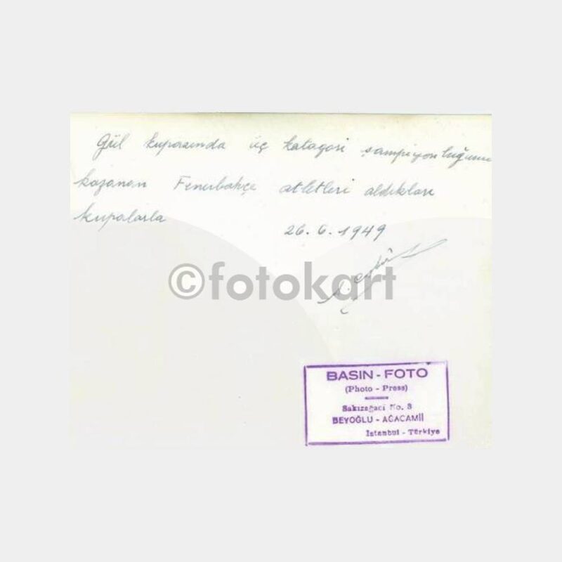 1949 Fenerbahçe Atletleri Kupaları ile Fotoğraf - Görsel 2