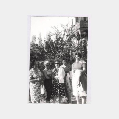 1950 Tarihi Ev Önünde Kadınlar Görünüş Fotoğraf