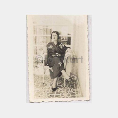 Tarihi Ev ve Kadın Görünüş Fotoğraf