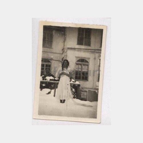 Tarihi Ev ve Kadın Görünüş Fotoğraf