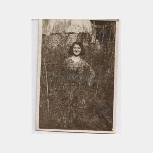 Tarihi Ev ve Kadın Görünüş Fotoğraf