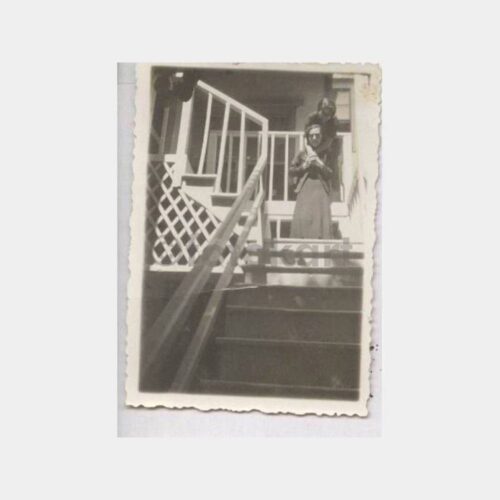 Tarihi Ev ve Kadın Görünüş Fotoğraf