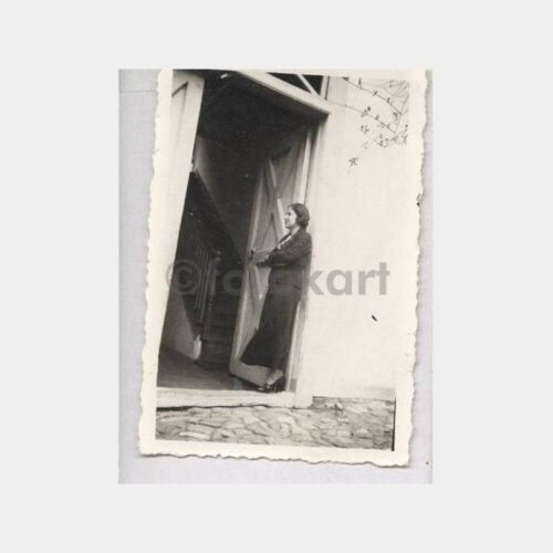 Tarihi Ev ve Kadın Görünüş Fotoğraf