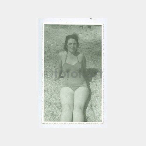 1948 Plajda Kadın Konulu Fotoğraf