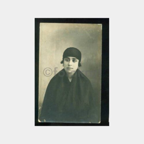 1929 Çarşaflı Kadın Stüdyo Fotoğraf