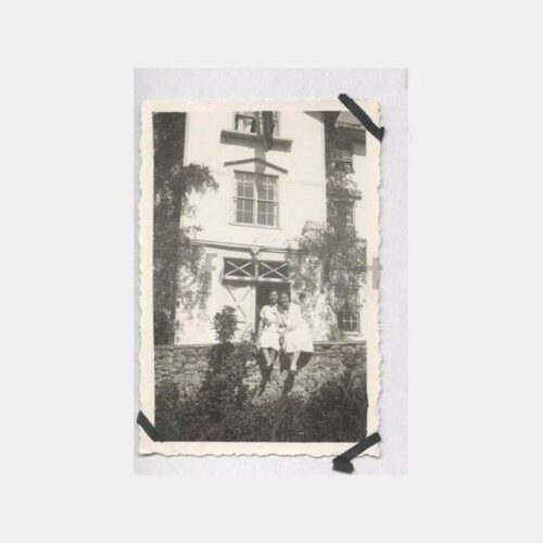 Tarihi Ev ve Kadın Görünüş Fotoğraf