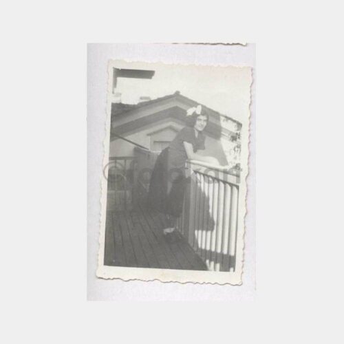 Tarihi Ev ve Kadın Görünüş Fotoğraf