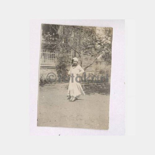 Tarihi Ev ve Kadın Görünüş Fotoğraf