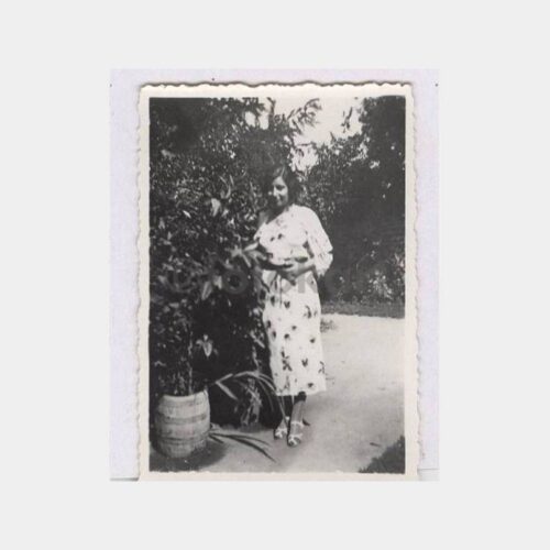 Tarihi Ev ve Kadın Görünüş Fotoğraf