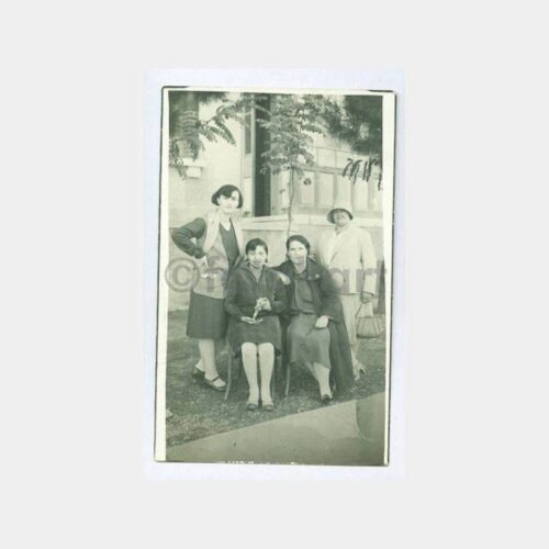 1930 Tarihi Ev Önünde Kadınlar Fotoğraf