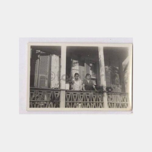 Tarihi Ev ve Kadın Görünüş Fotoğraf