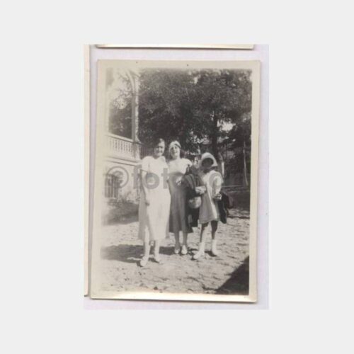 Tarihi Ev ve Kadın Görünüş Fotoğraf