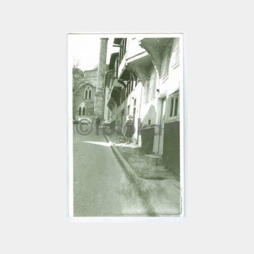 1968 İstanbul Tarihi Ev Önünde Kadın Fotoğraf