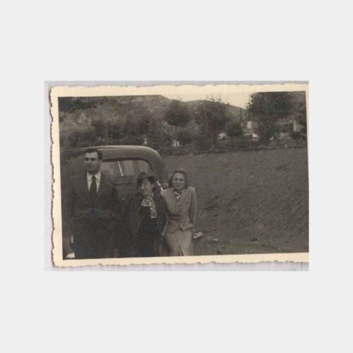 Eski Otomobil Önünde Aile Görünüş Fotoğraf