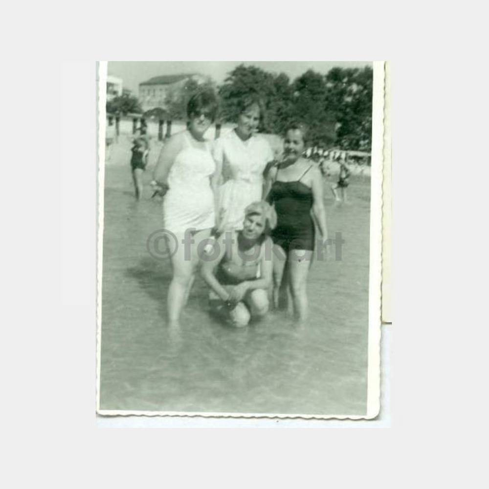1960 Kadınlar Plaj Hatırası Fotoğraf