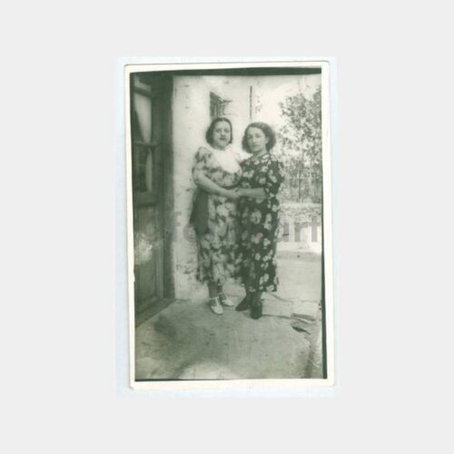 1935 Tarihi Ev Önünde Kadınlar Görünüş Fotoğraf