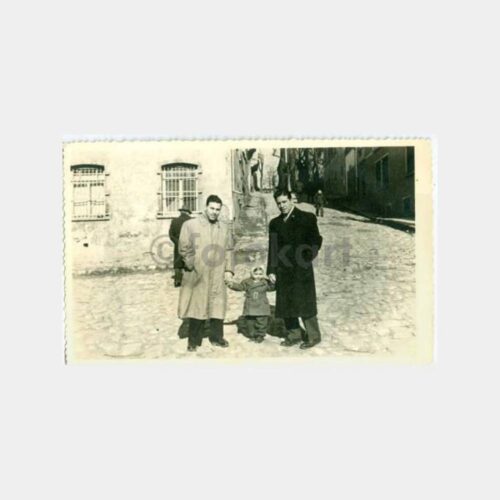 1940 Tarihi Ev Önünde Baylar Görünüş Fotoğraf